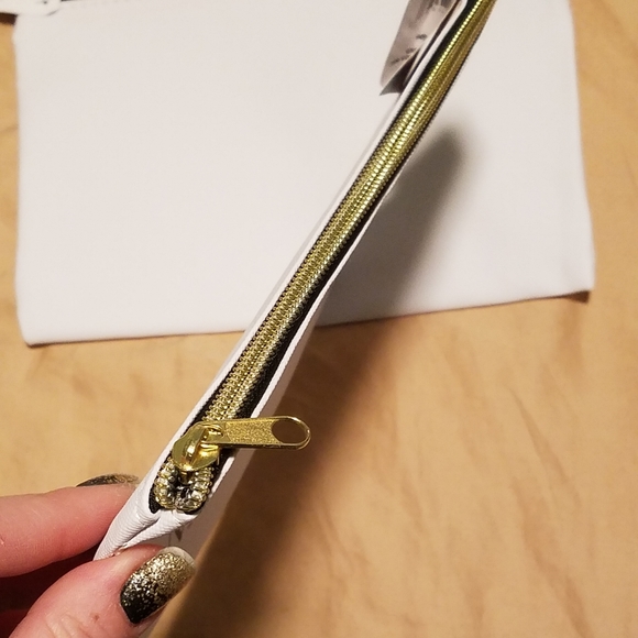 NWT White Vinyl Zip Makeup Bag "Wake Up And Make Up" - Picture 8 of 11